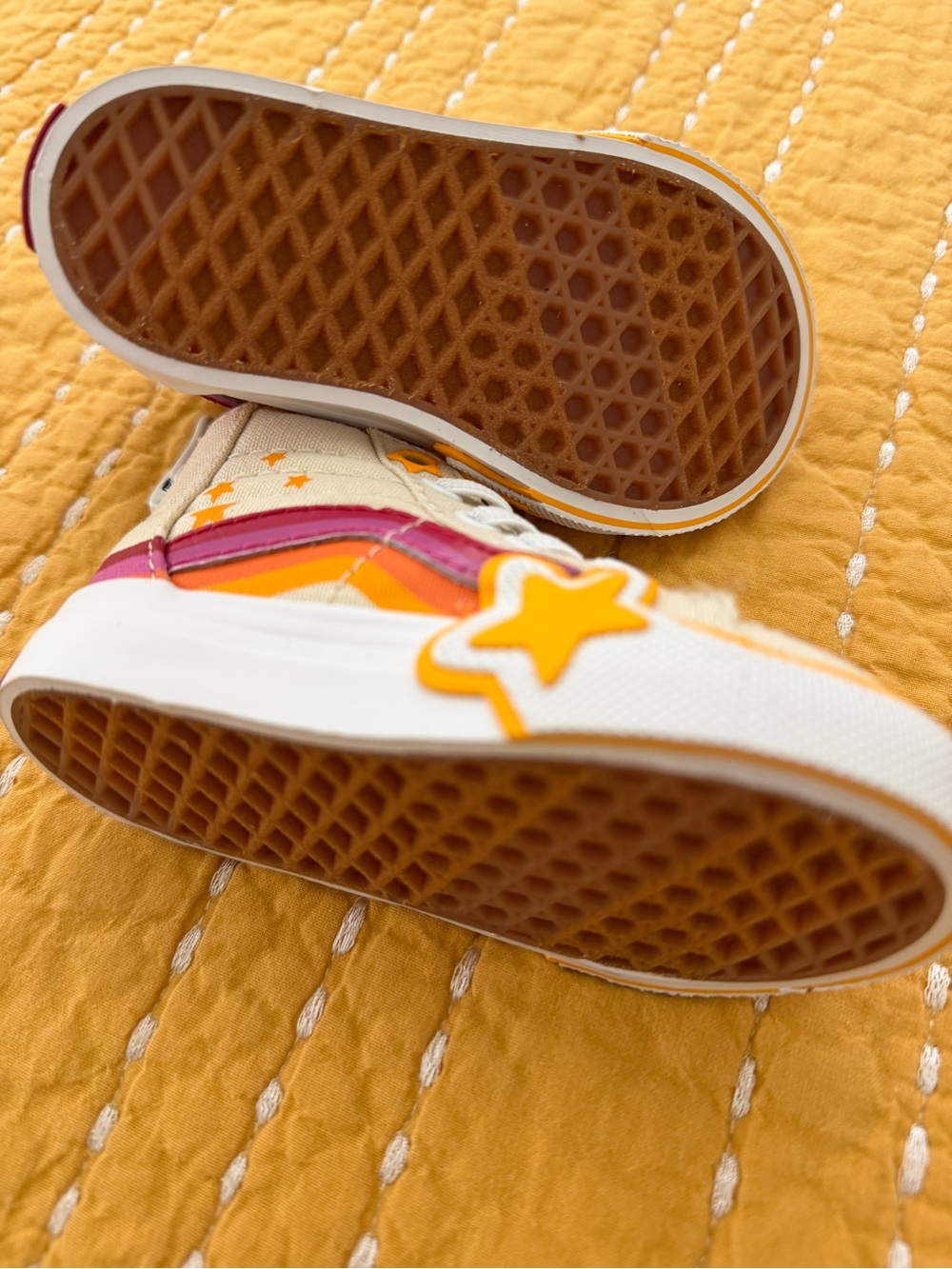 Vans Kids High-Top Sneakers in Cream with Pink & Yellow Accents size 4 never wor - Picture 5 of 5
